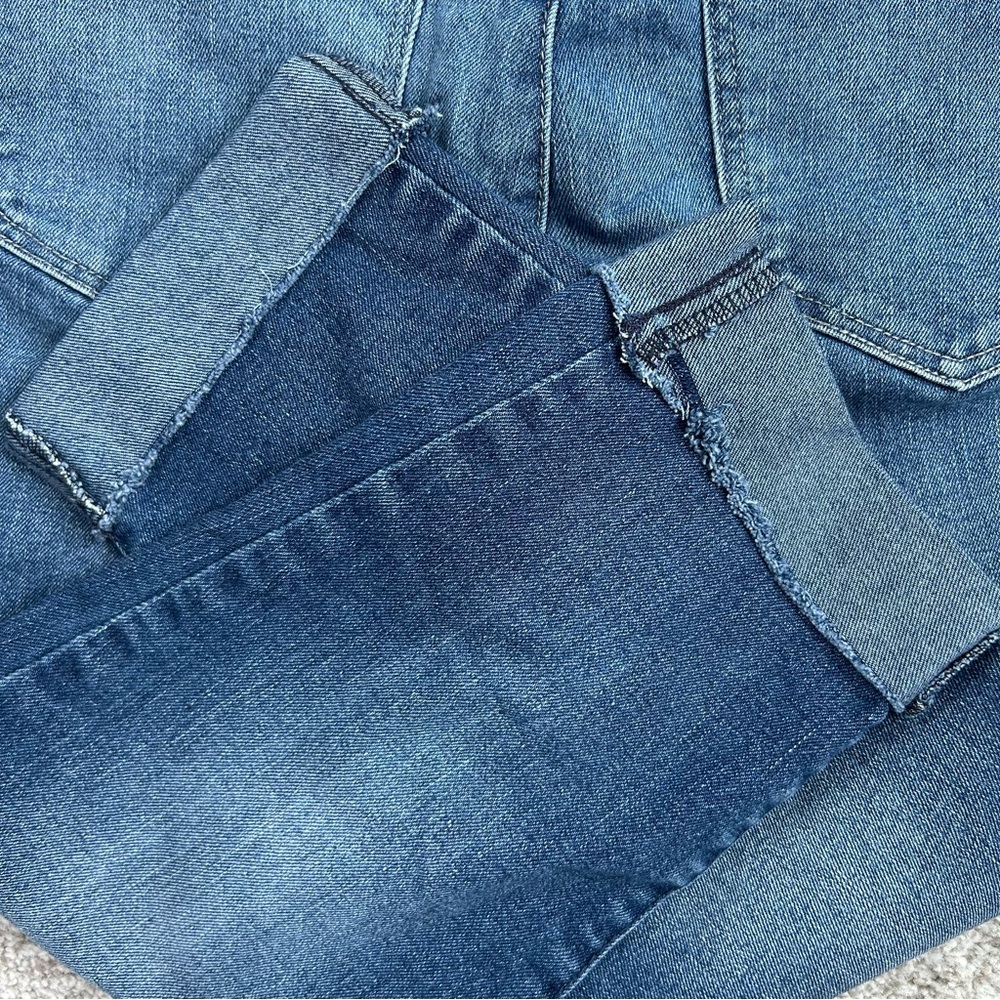 DEMOCRACY AB SOLUTION Women’s Capris/Cropped Jeans Light Wash Raw Hem 2 - Picture 3 of 10